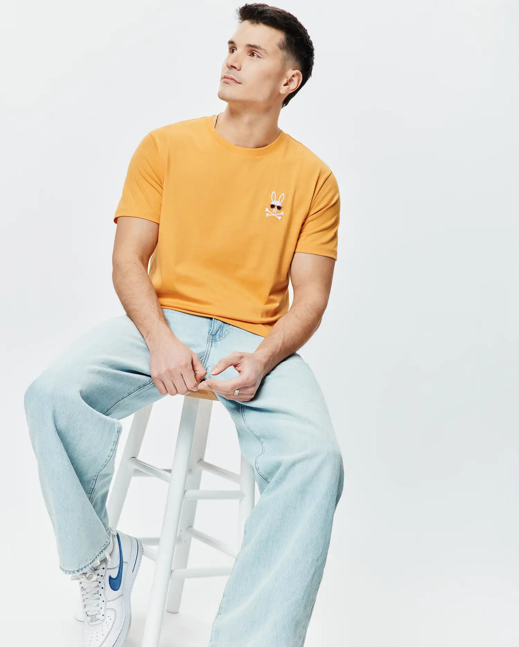 Premium MENS SUNNY CHEST GRAPHIC TEE