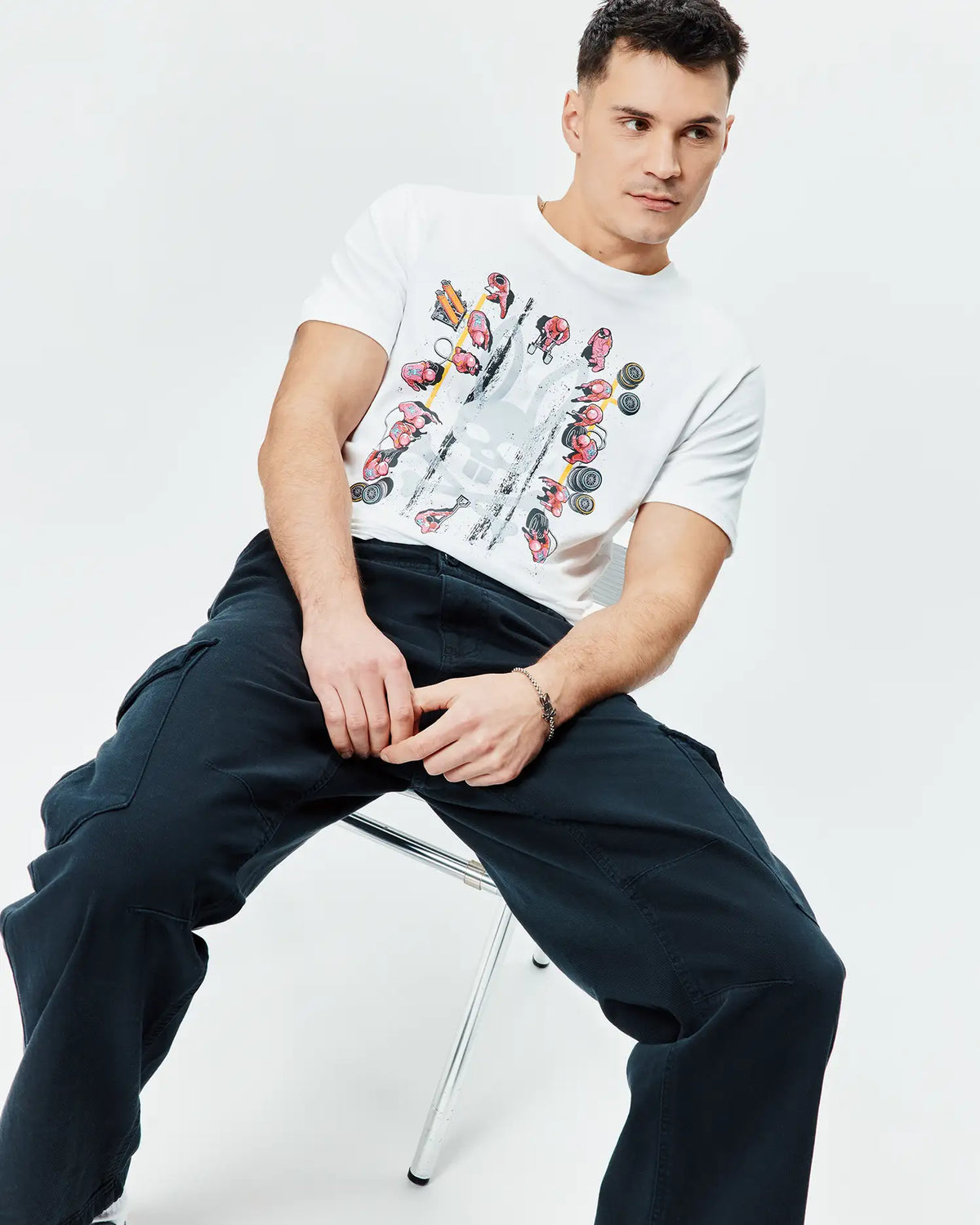 Premium MENS RACE BUNNY GRAPHIC TEE